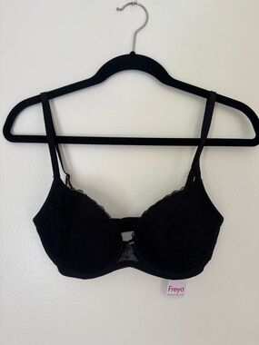 Freya Black Lace Padded Plunge Underwire Bra NWT Size 28G